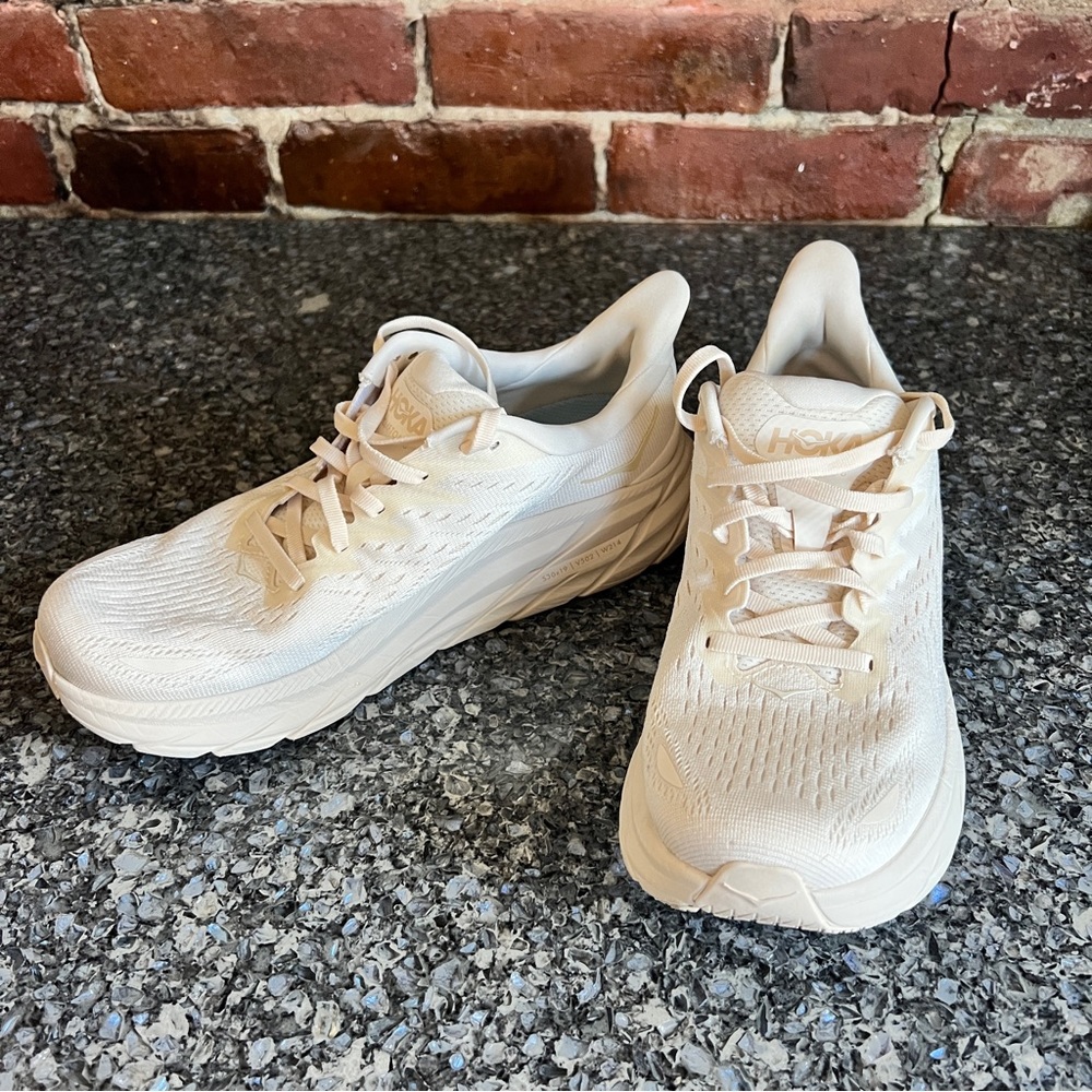 Hoka Clifton 8 in Shifting Sand